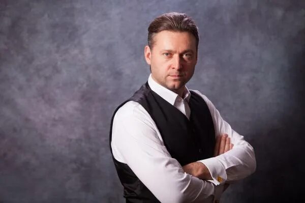 Гришанов актер биография и личная жизнь Актёр Иван Гришанов. Скрывает жену, но развивает карьеру в мелодрамах