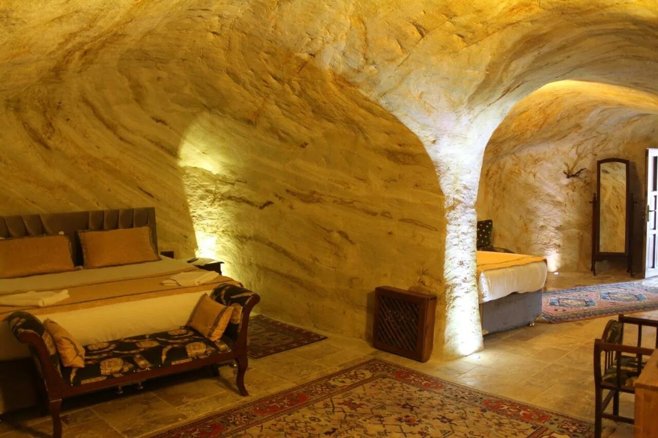 Жилище в пещере. Пещера жилище человека. Пещерный город ноттингем. Жилище в пещере. Аризона дом в пещере.