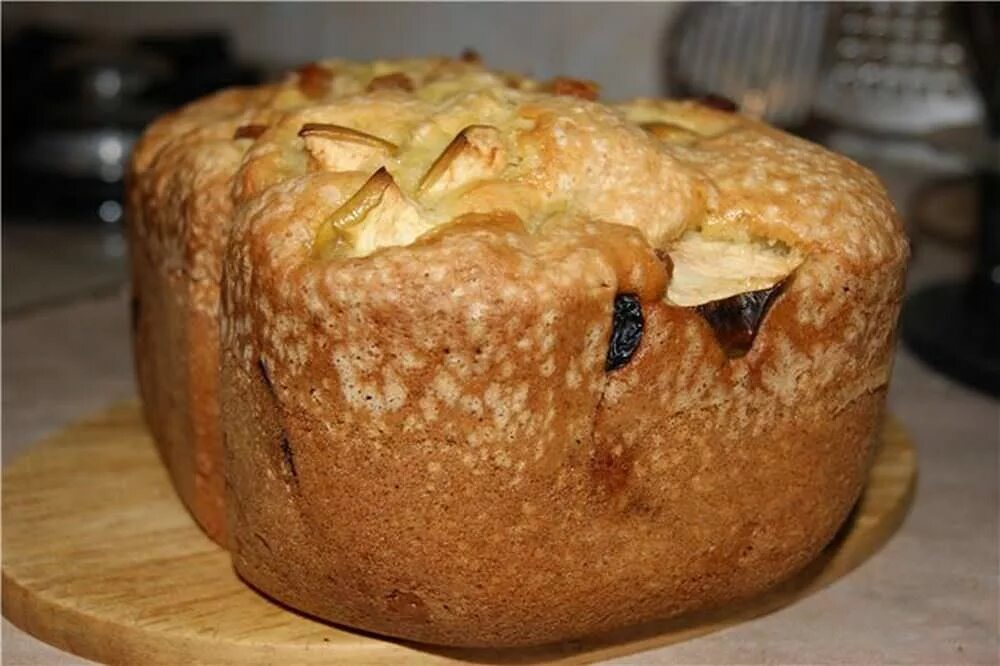 Яблочный пирог в хлебопечке. Шарлотка в хлебопечке. Шарлотка в хлебопечке с яблоками. Пирог с яблоками в хлебопечке.