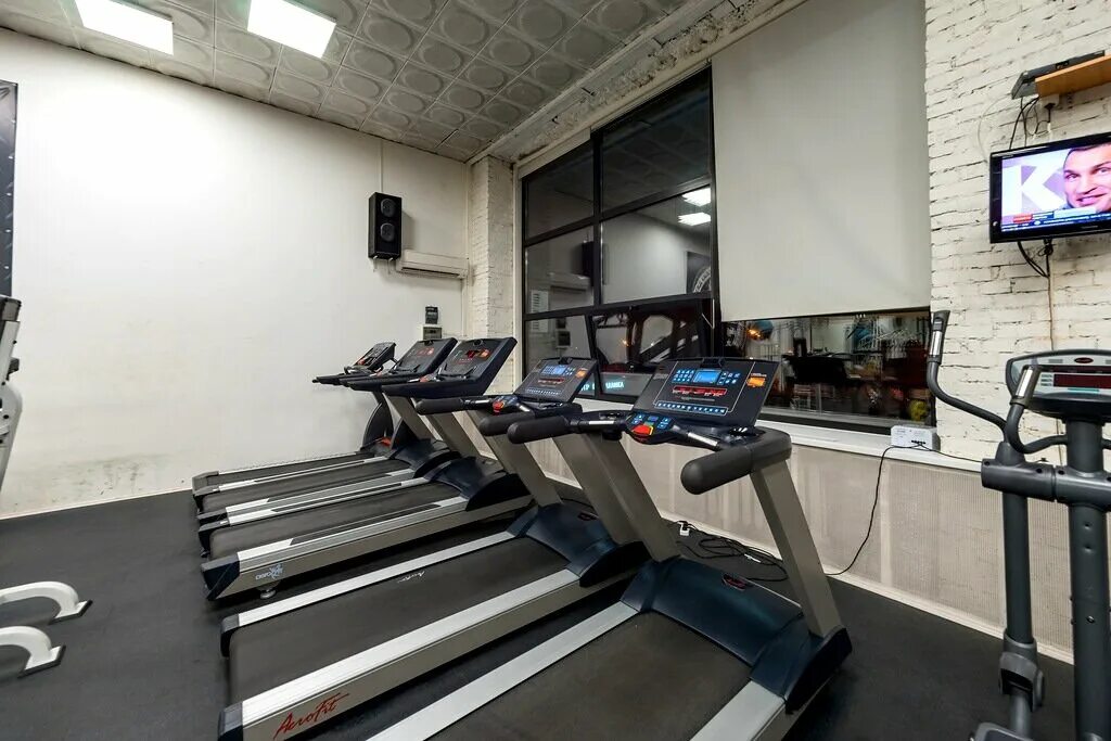 олимпия джим. аренда тренажерного зала. олимпия новокузнецк запсиб. аренда тренажерного зала. зал для занятий аэробикой.