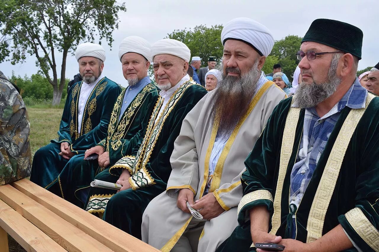 богатые татары. портрет мужской национальный костюм. имиль шарафетдинов борец. татары мусульмане. бог татаров.