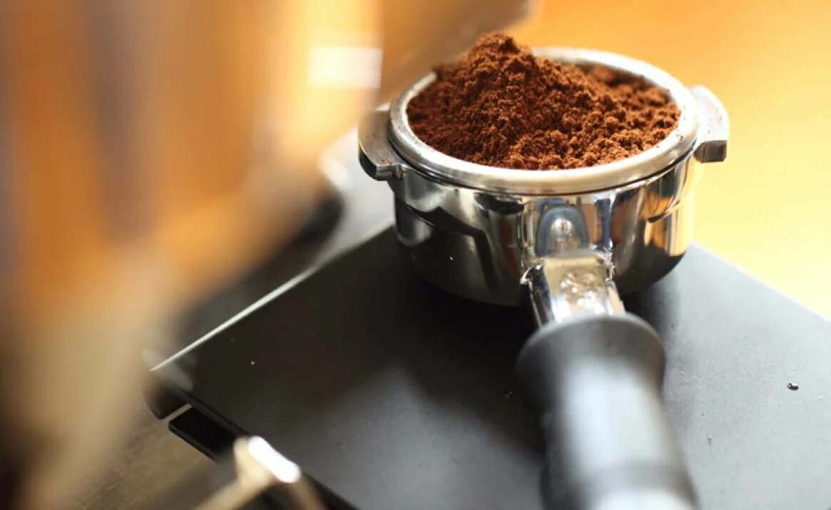 Кофе молотый Espresso ground Coffee. Помол кофе для гейзерной кофеварки. Молотый кофе для кофеварки. Молотый кофе для Рожковой кофеварки. Кофеин кофемашины