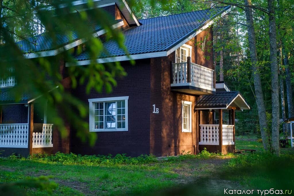 Красный бережок. База красный Бережок Новгородская область. Дом отдыха красный Бережок Новгородская область. Великий Новгород турбаза красный Бережок. Бережок база отдыха Казань.