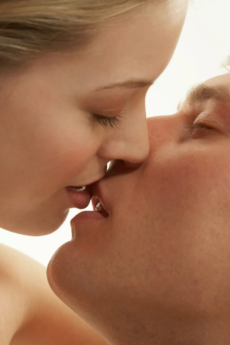 Kiss my a фф. Поцелуй. Красивый поцелуй. Поцелуй в губы. Целующие губы.