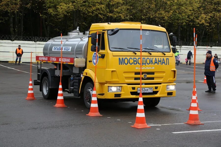 Мосводоканал телефон горячей линии. Аварийная служба Мосводоканал КАМАЗ. Аварийная Мосводоканал КАМАЗ 43118. КАМАЗ Мосводоканал. Мосводоканал машина КАМАЗ.