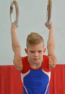 Мальчик гимнаст
