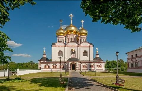Монастырь там