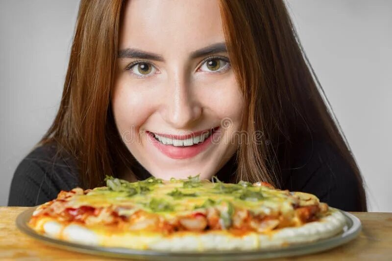 Пицца была улыбка похожа. Pizza улыбка актриса. pizza улыбка. пицца улыбка актриса в клипе. улыбка пицца где послушать.