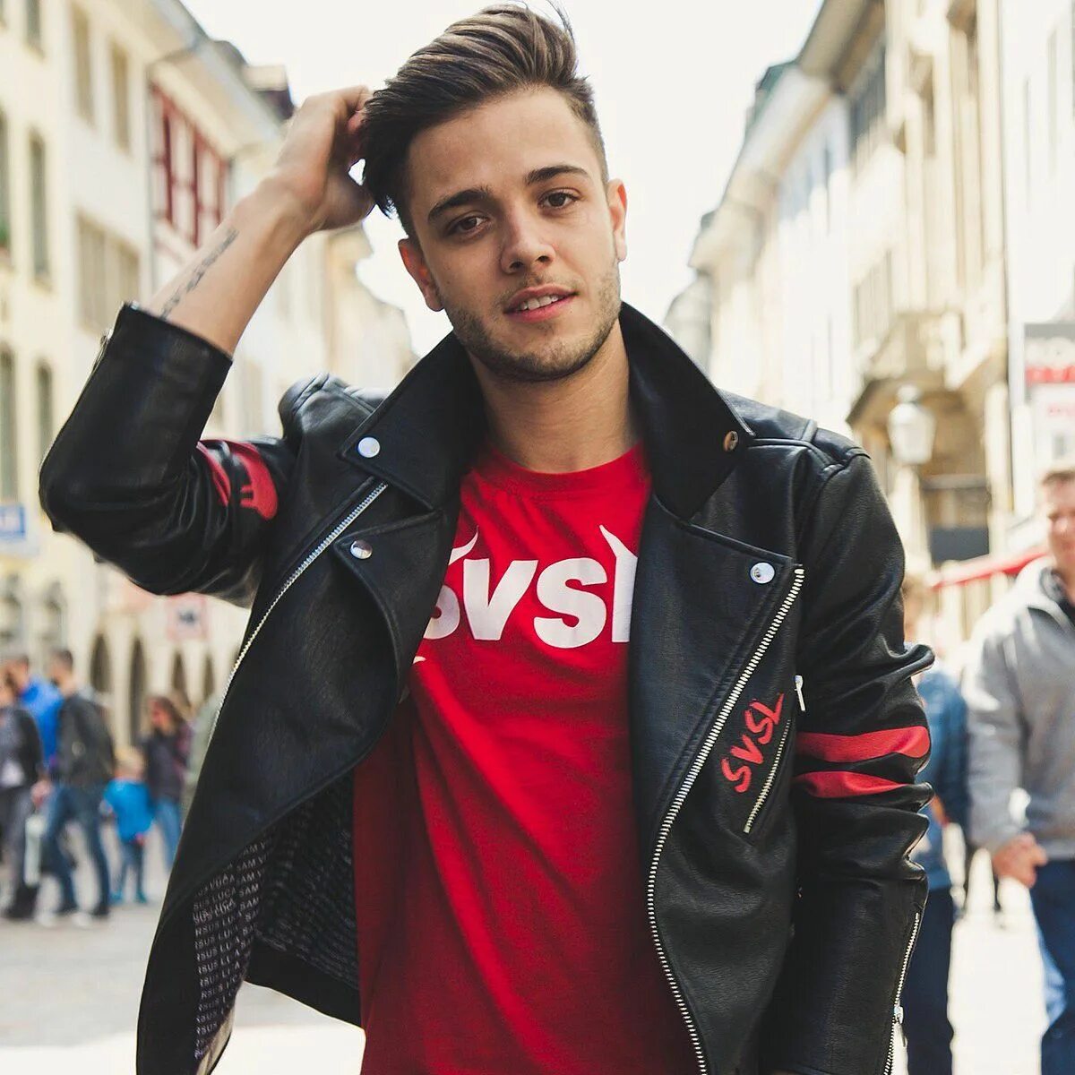 Популярные блоггеры певцы. Евгений ершов певец. Блоггер эльдар джарахов. Егор крид холостяк победительница. Егор крид фото.