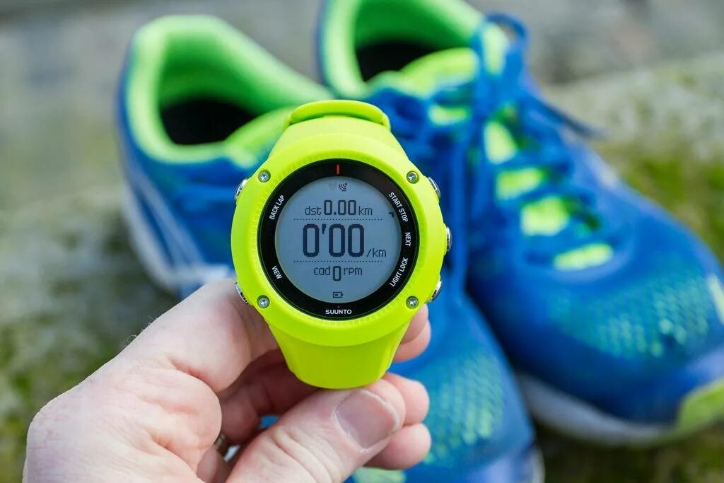Пульсометры для бега с gps. Suunto ambit 3. часы для бега suunto. suunto ambit3 sport на руке. часы для бегунов.