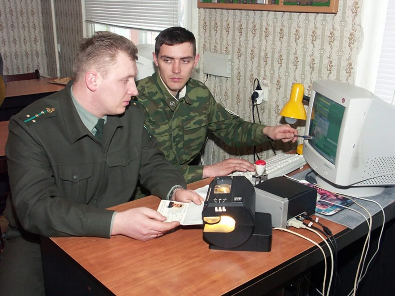 Пограничный контроль. Пограничники Шереметьево. Пограничная служба в аэропорту. Отряд пограничного контроля Шереметьево. Аэропорт пограничная служба телефон