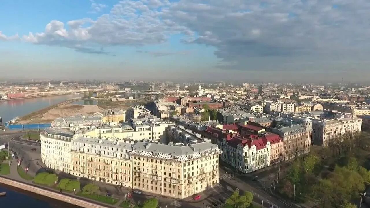 Где спб отзывы. Недвижимости обзор Санкт Петербурга. Санкт Петербург вид из дома искусств. Вид дома сбоку. Фото районов Питера для проживания.