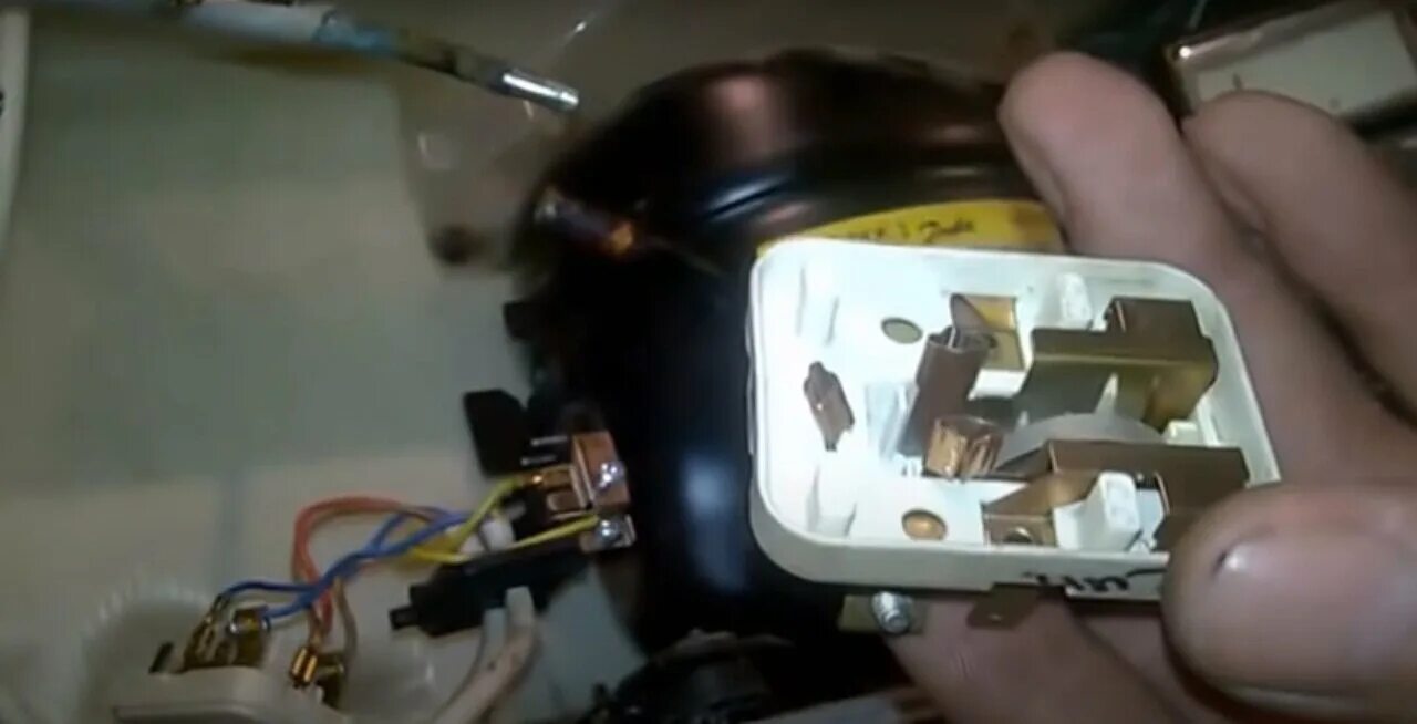 реле пусковое 103n0021. прозвонка реле компрессора холодильника атлант мультиметром. пусковое реле стинол 105. как проверить реле холодильника. 103n0021 пусковое реле для холодильника схема подключения.