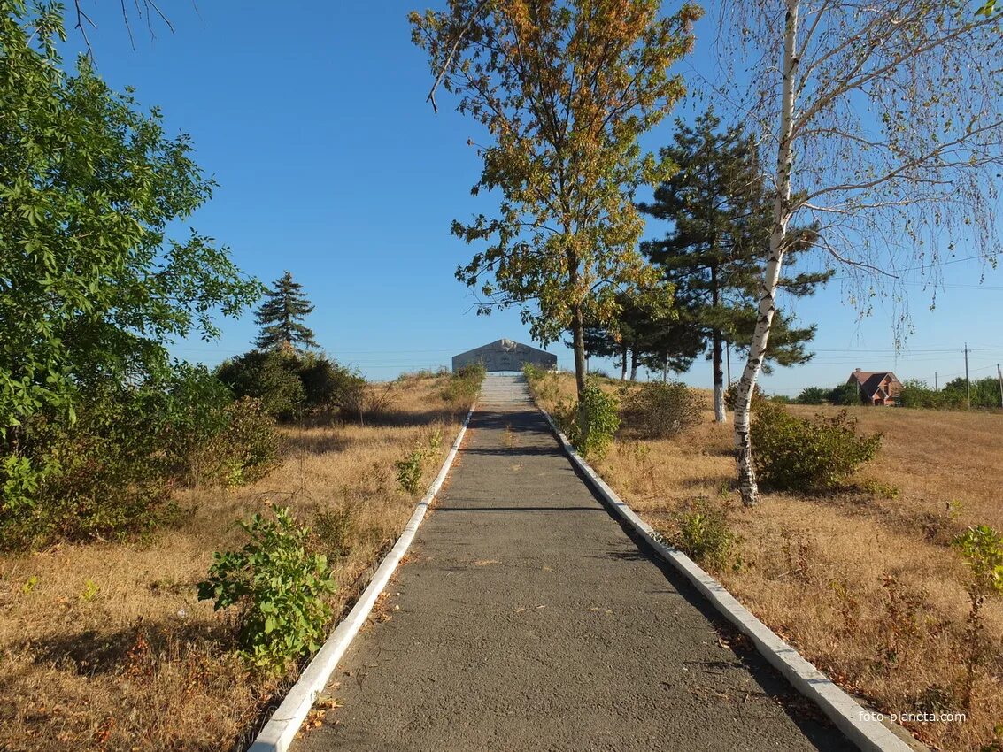 Кулешовка (Ростовская область). Село Кулешовка Азовский район. Памятник летчикам Кулешовка Азовский район. Кулешовка фото. Кулешовка ростовская область погода на неделю