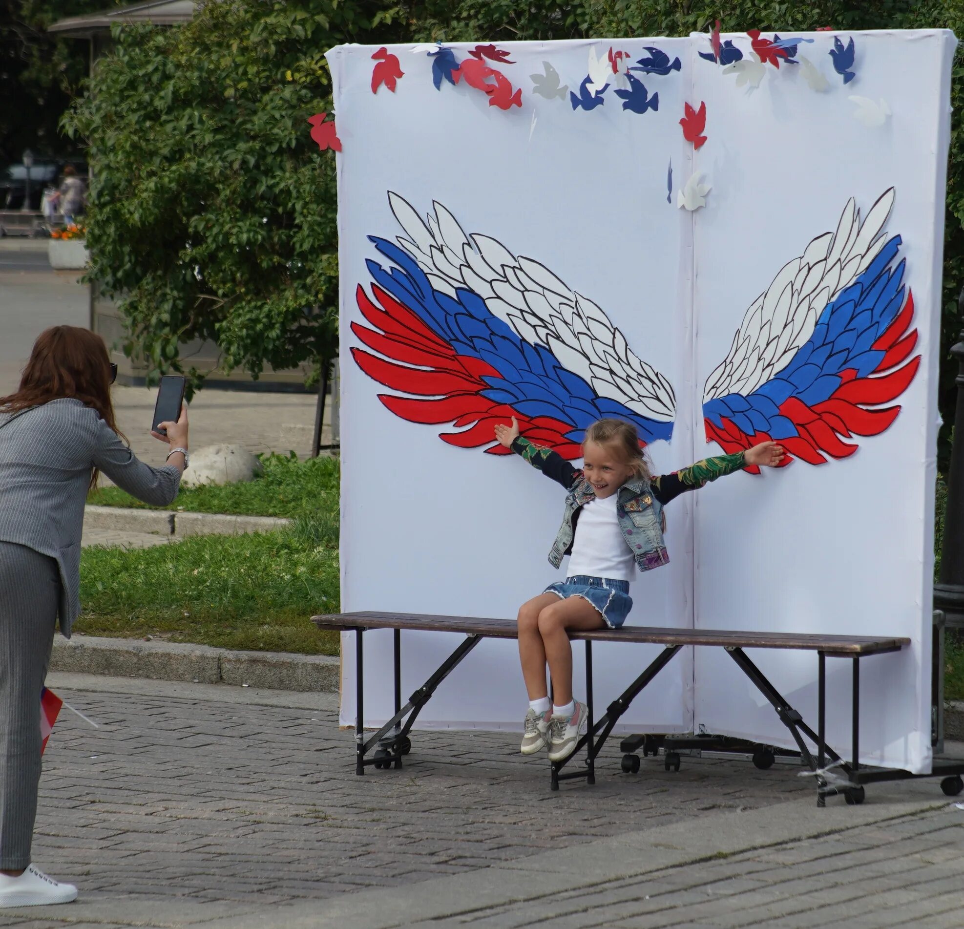 Развлечения на выборах. Фотозона на день России. Фотозона на день российского флага. День флага России. Празднование дня флага.