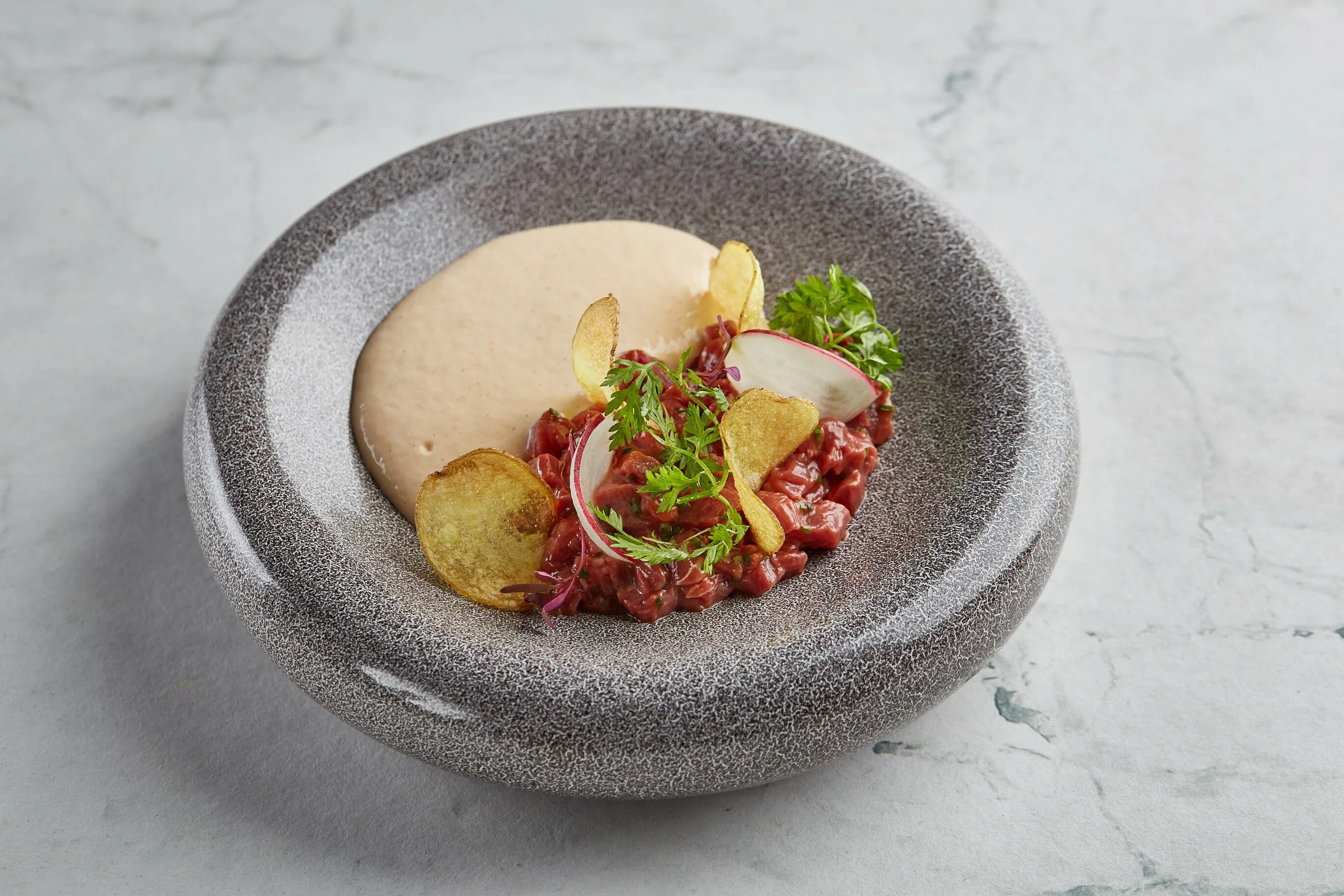 Тартар приложение. Тартар с тунцом. Розарио тартар из угря. Тартар ингредиенты. Тартар из говяжьей вырезки.