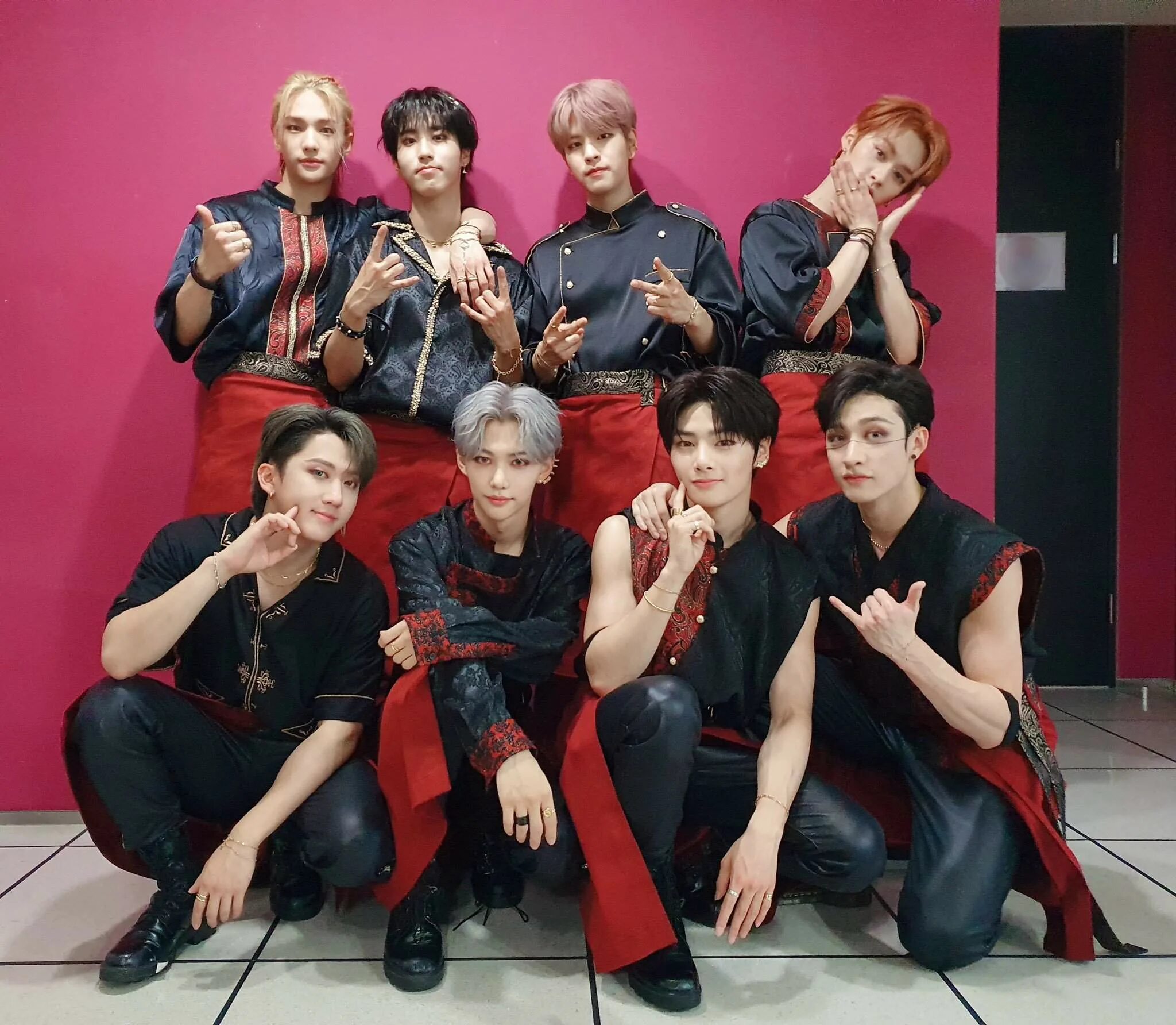 Имена всех участников групп. Bts группа корейская. Группа stray kids 2022. Участники группы бтс и их имена. Участники сетей кидзс именами.