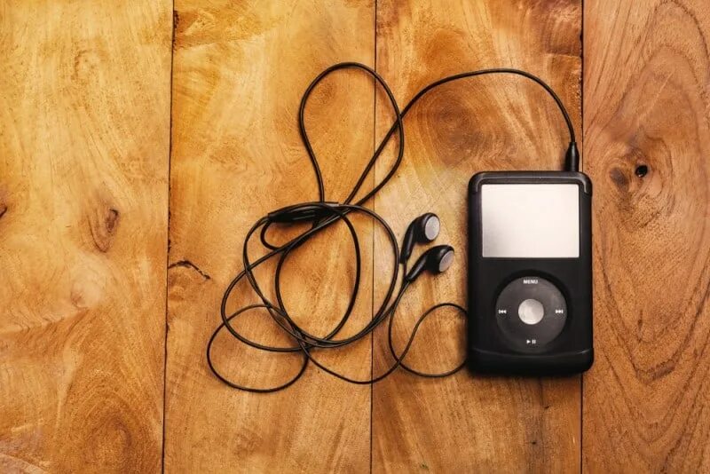 Mp3 плеер наушники. Плеер с наушниками. IPOD С наушниками. Картинки плеера с наушниками. Mp3 плеер 2023.