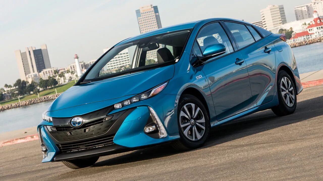 Дром новый тойота. Toyota Prius 2022. Toyota Prius PHV 2022. Тойота Приус 2022 новый. Toyota Prius PHV 2020.