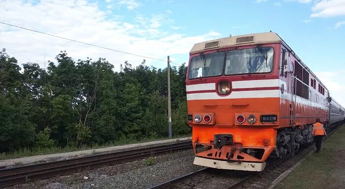 Ласточка карталы магнитогорск. Сгоревший электровоз. Тепловоз горит. Электричка челябинск карталы. Поезда карталы оренбург.
