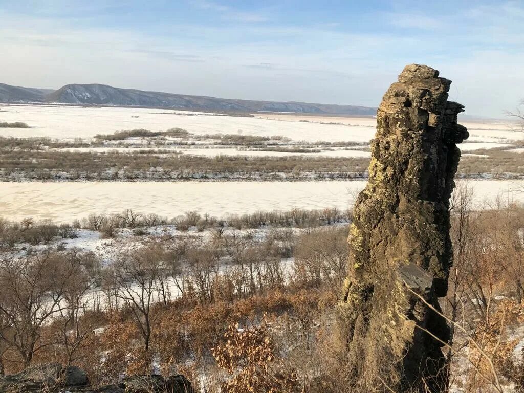 Шаман гора хабаровский край. Амурские столбы область. Шаман гора хабаровский край. Сергеевский утес амурская область. Амурские столбы хабаровского края.