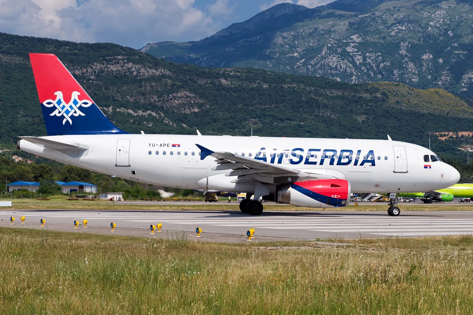 Air Serbia. Эйр Сербия самолеты. Авиакомпания АИР Сербия. Авиакомпания Сербия Белград.