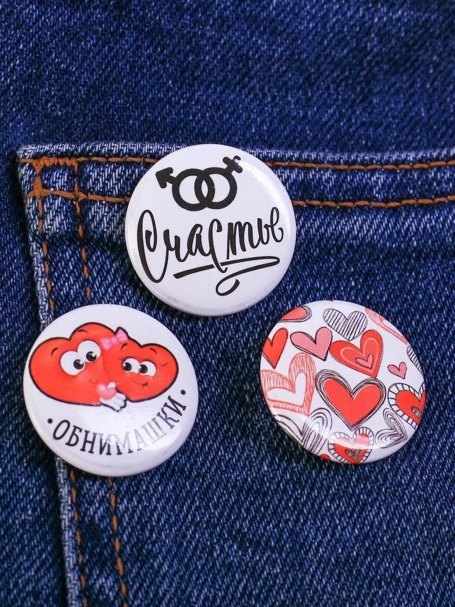 Значки на одежду деревянные. Значки на одежде. Символы на бирке одежды для стирки. Значок на одежду как называется. Значок на одежду как называется.