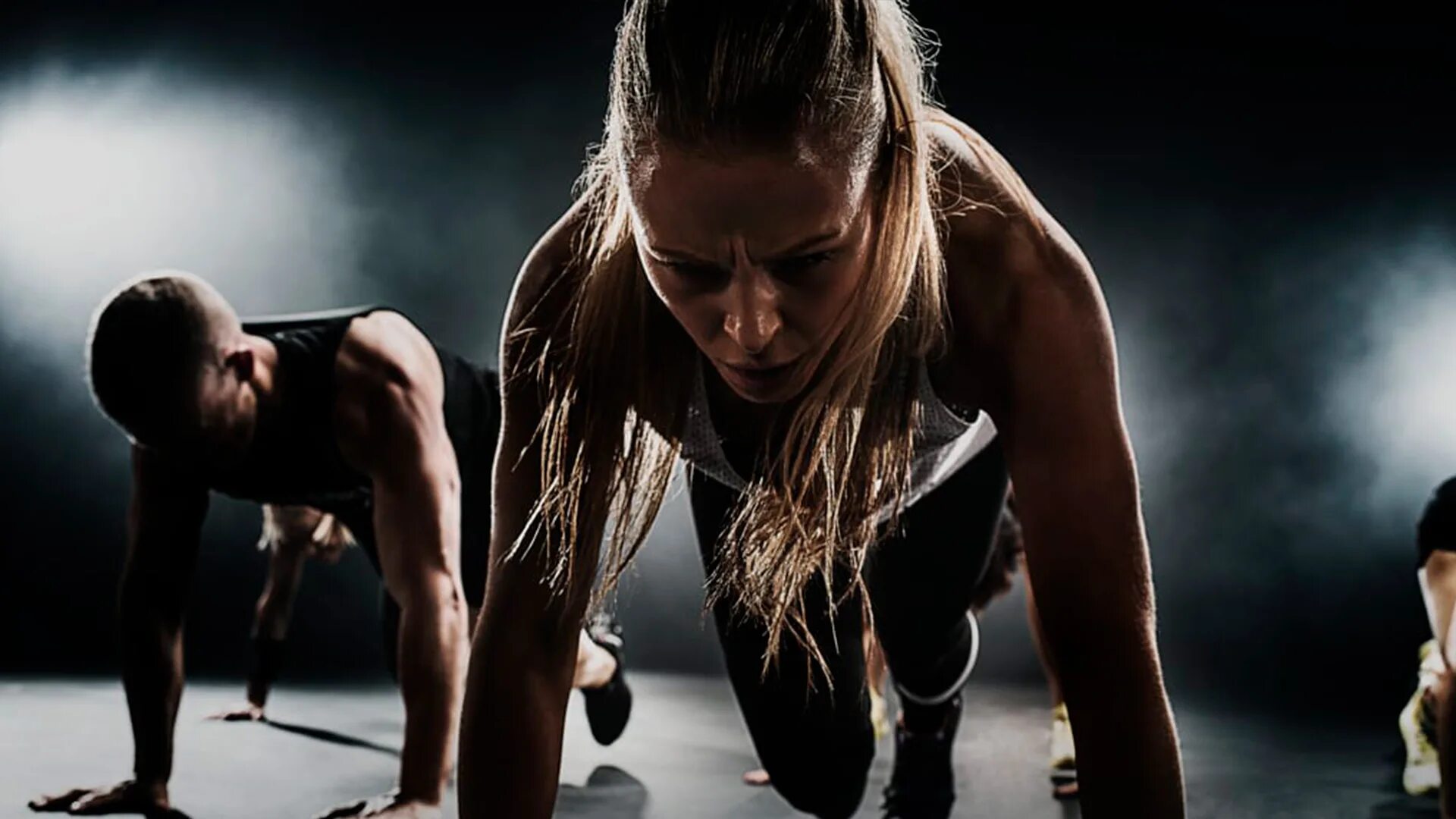 Large scale scrum. Less training. Спортсмен в зале. Персональные тренировки. Less training.