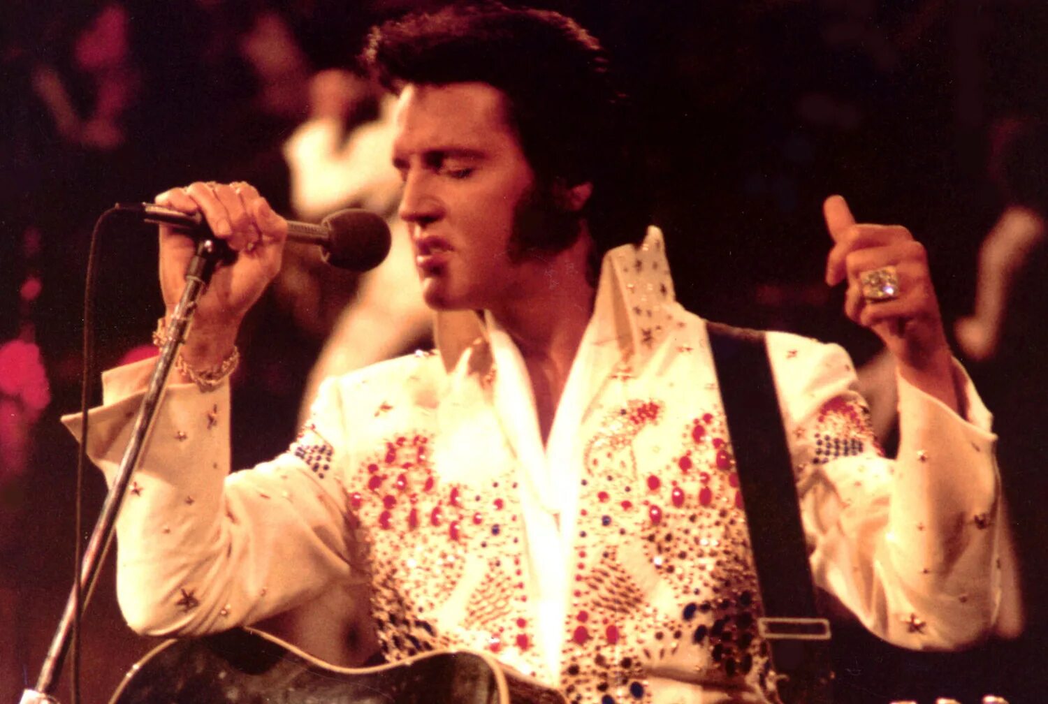 Элвис Пресли. Элвис Пресли фото. Elvis Presley 1977. Элвин сперсли.
