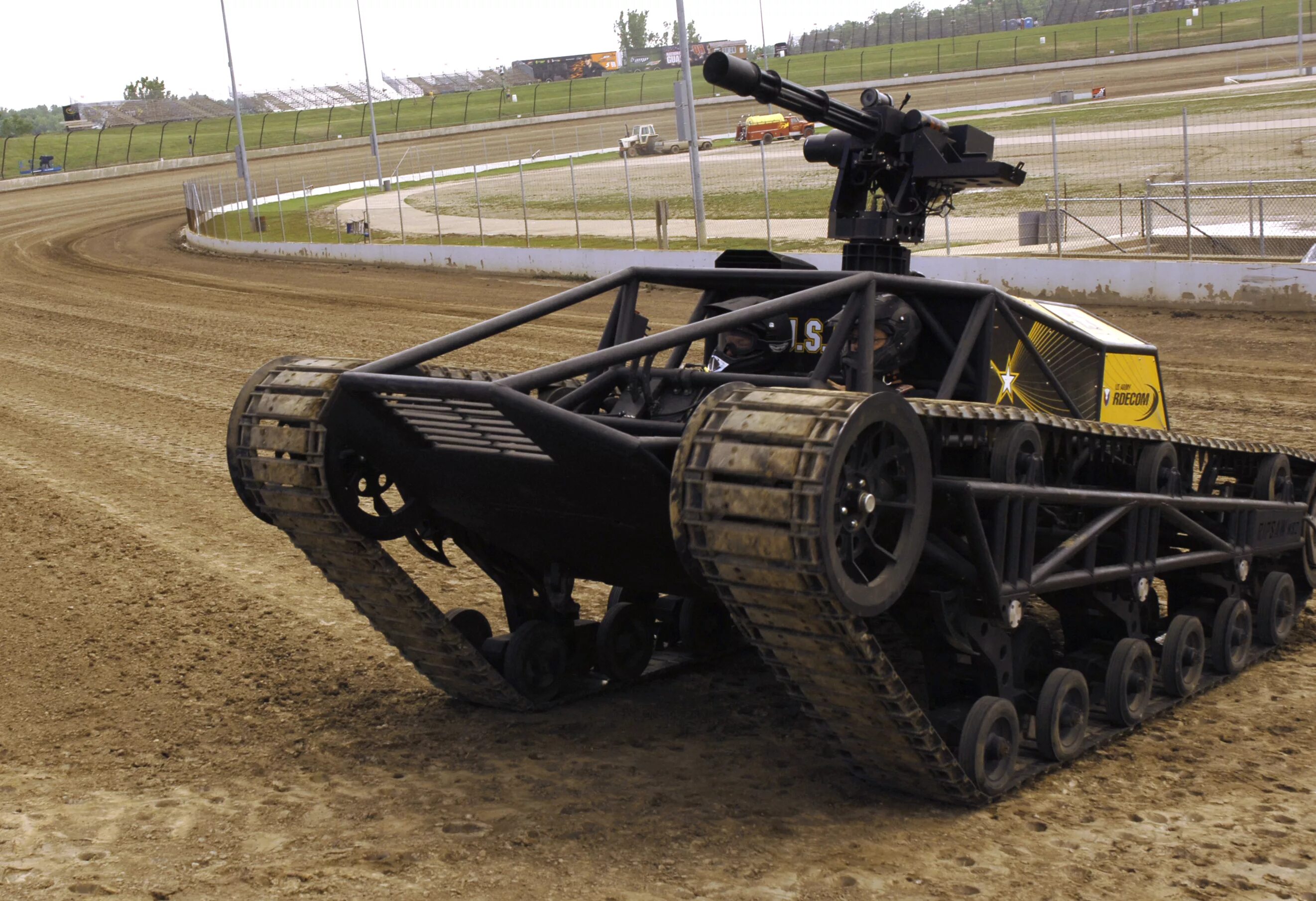 Ripsaw ms2. Танк Ripsaw. Гусеничный вездеход Рипсав. Танк Ripsaw Army. Tracked vehicle