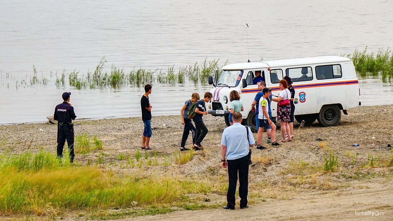 Утонули в комсомольске. Утонувшие в комсомольске на амуре. утонувшая в амуре девочка комсомольск на амуре. утонувшая девочка комсомольска-на амуре. утонула девочка в комсомольске.