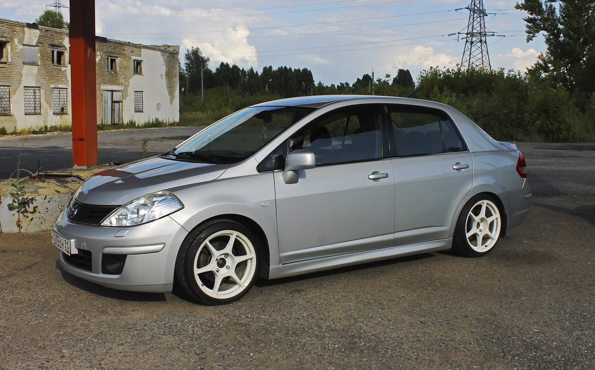 продал ! колеса в сборе: диски БЕЛЫЕ 18" 4x114.3 + резина 22540ZR18 - Nissan Ti