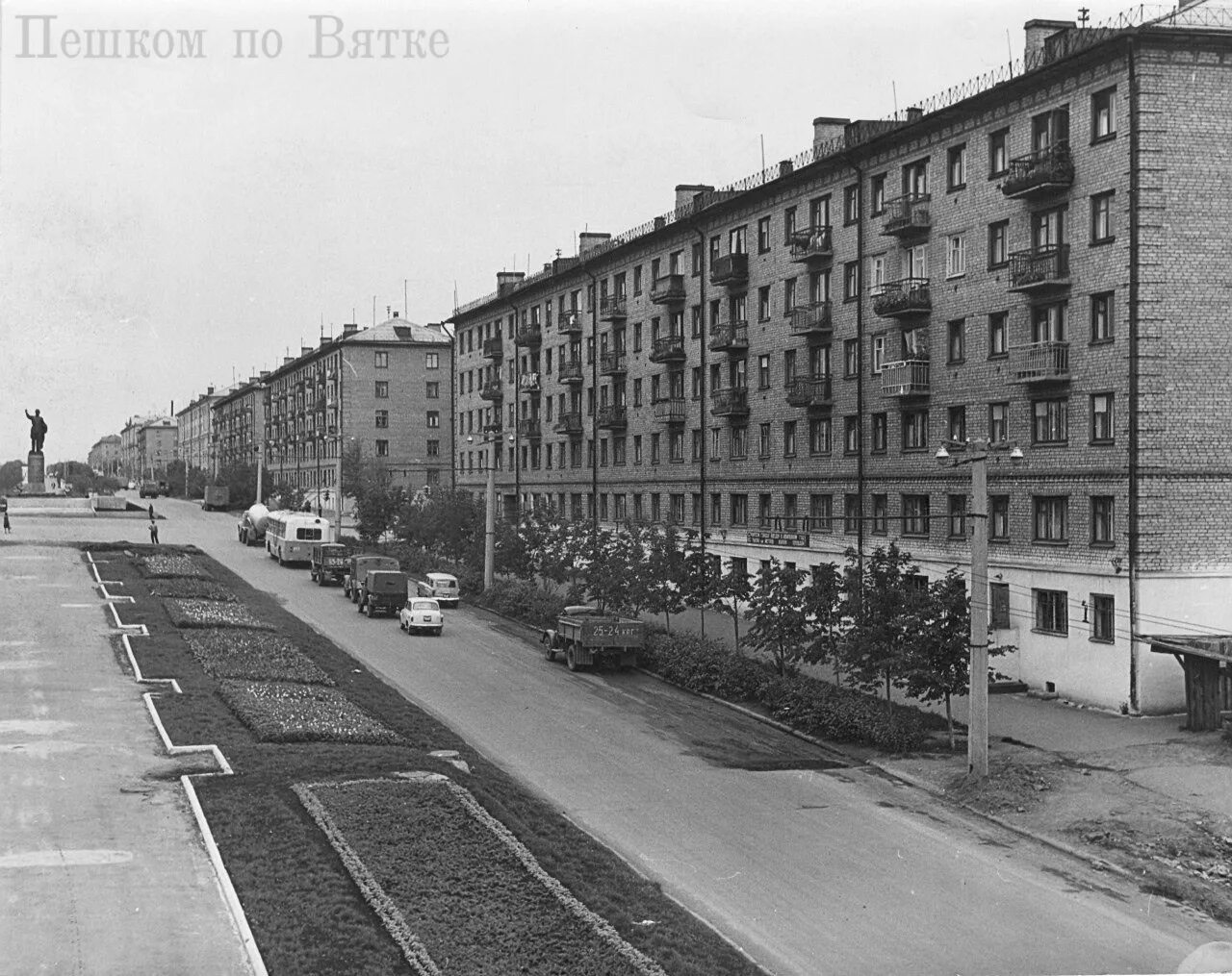 Октябрьский проспект улица киров. Главная улица города кирова октябрьский проспект. Октябрьский 54 киров. Октябрьский проспект улица киров. Октябрьский проспект улица киров.