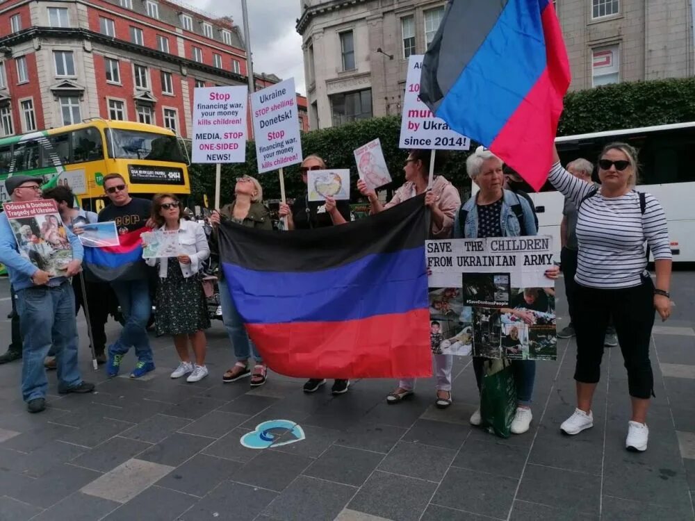 Община в ирландии. Митинг. Демонстрация протеста. Митинг Украина. Митинг в Ирландии.