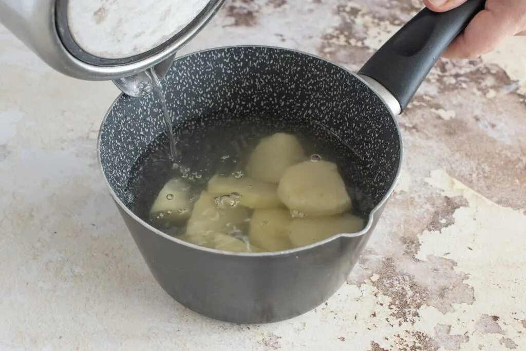 Сколько варить картошку для окрошки в кожуре. Промыть картофель. рыбалка на картошку как приготовить. при варке картофеля солить воду когда. самодельный турбо готовить для картошка.