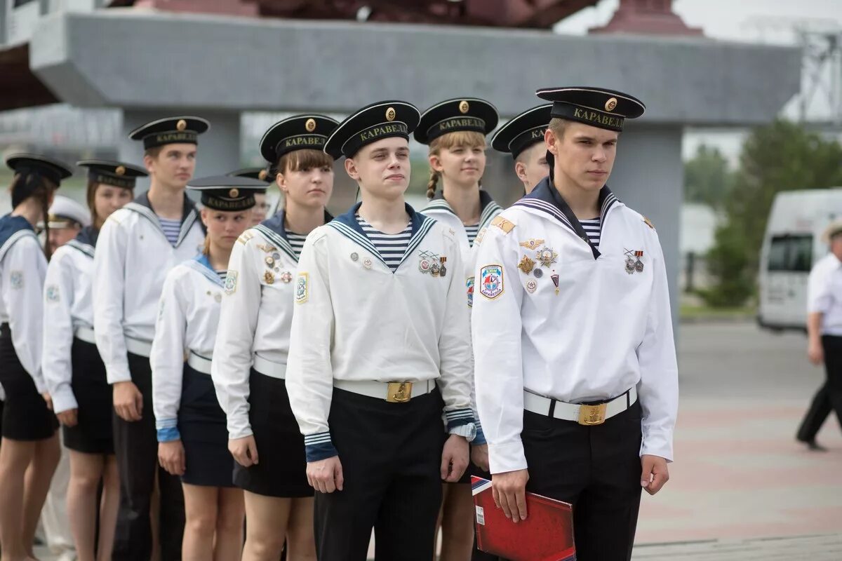 моряки нижний новгород. морячка нижний новгород. моряки нижний новгород. работники морского и речного флота. памятник трем матросам в нижнем новгороде.