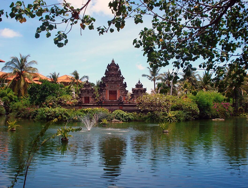 белый храм на бали. 1000 island bali. храм пура улун дану братан (бали). храм нуса-дуа бали. Bali trip картинка.