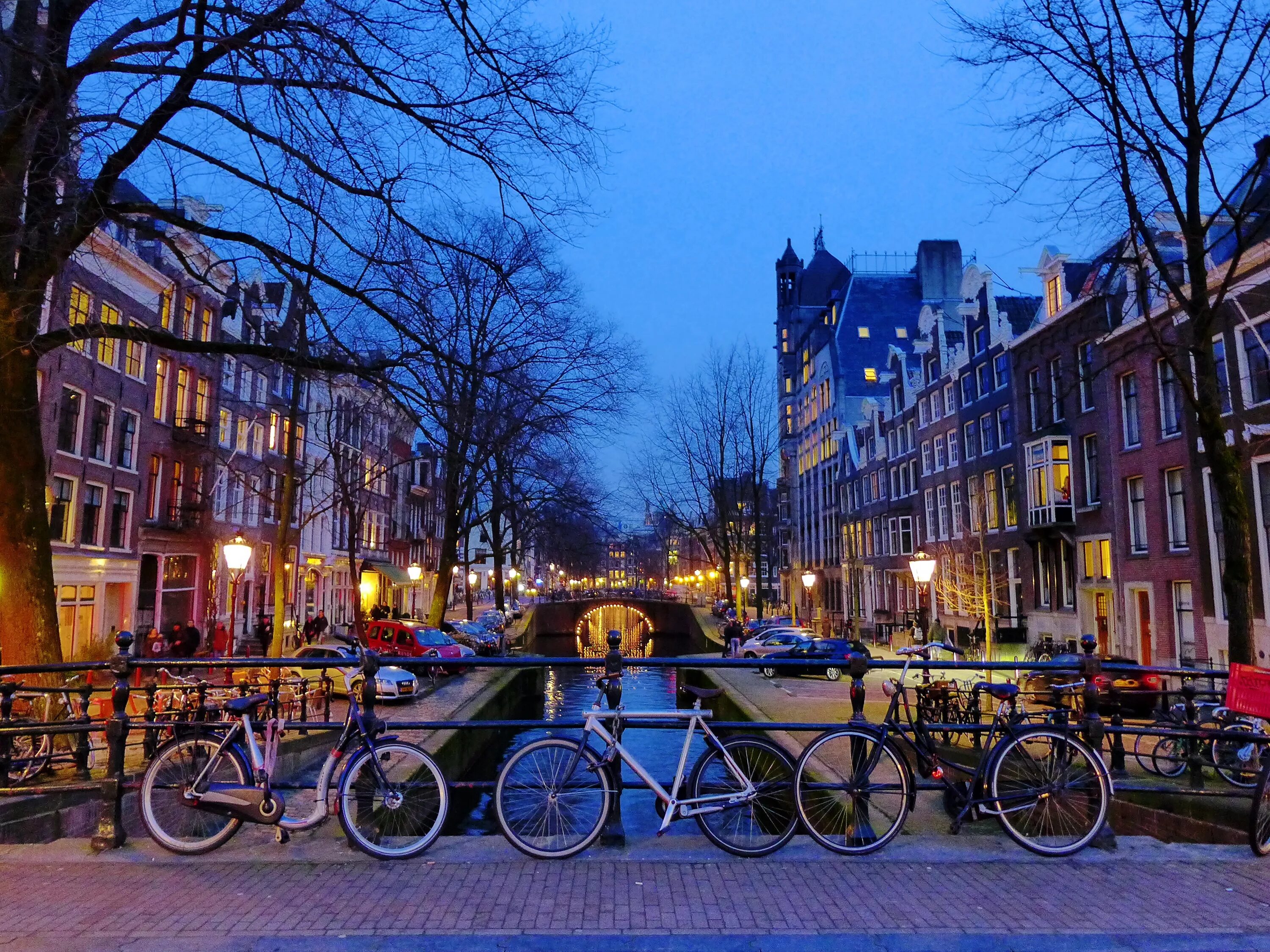 Амстердам время. Нидерланды Амстердам. Франция Амстердам. Улицы Амстердама. Амстердам город в Нидерландах улица.
