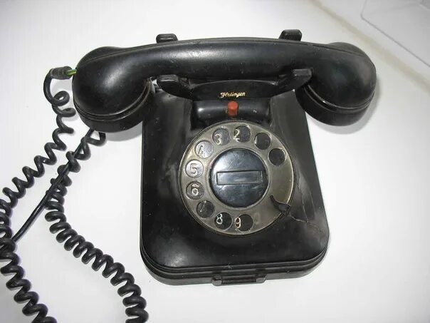 Немецкий мобильник. Старый немецкий телефон. Телефон старый Германия. Интернет на старых телефонах.