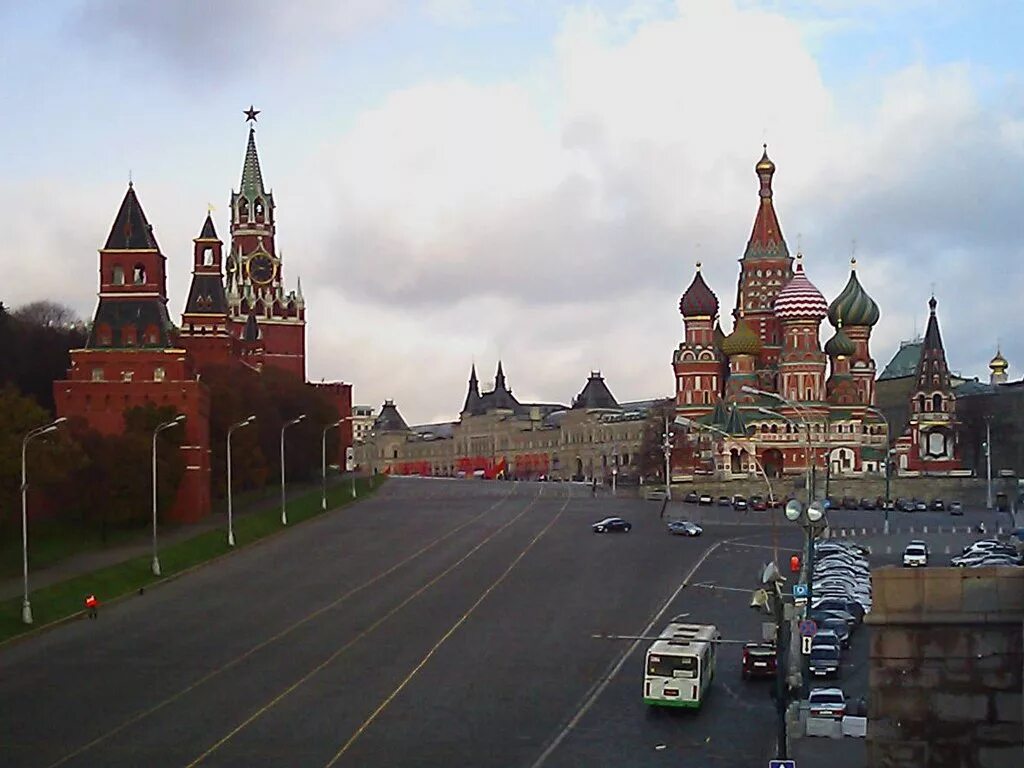 Москва живые фото. Достопримечательности Москвы столбиком. Фотоальбом площади Москвы. Какие объекты можно увидеть на красной площади. Какие объекты можно увидеть