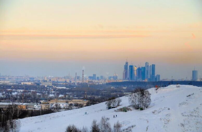 Парк Крылатские холмы зимой. Крылатские холмы зимой Крылатское. Крылатские холмы канал зимой. Вид с Крылатских холмов зимой.