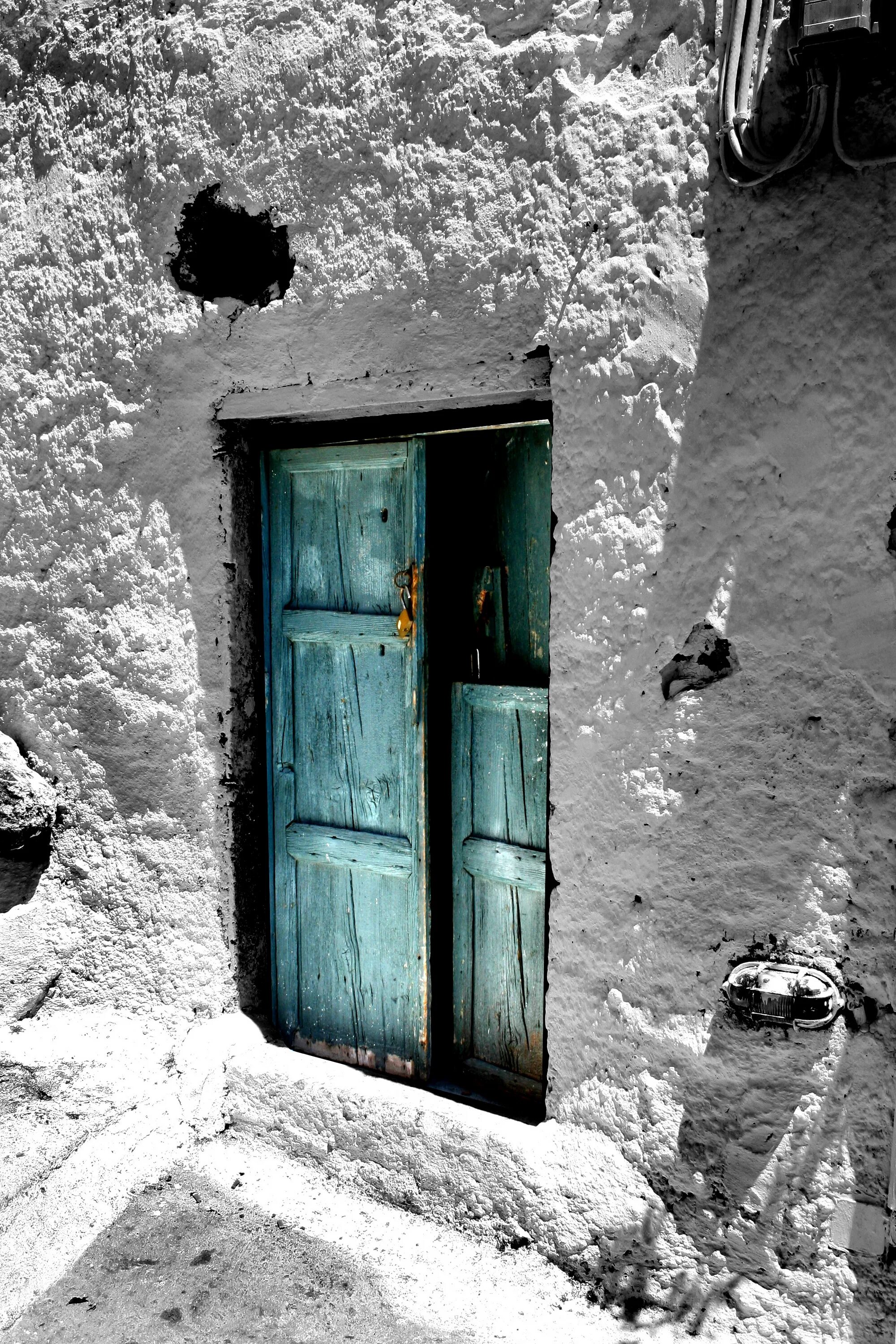 Откройте дверь руин. Дверь в руины. Разрушенная стена с дверью. Дверь руин. Двери в руинах.