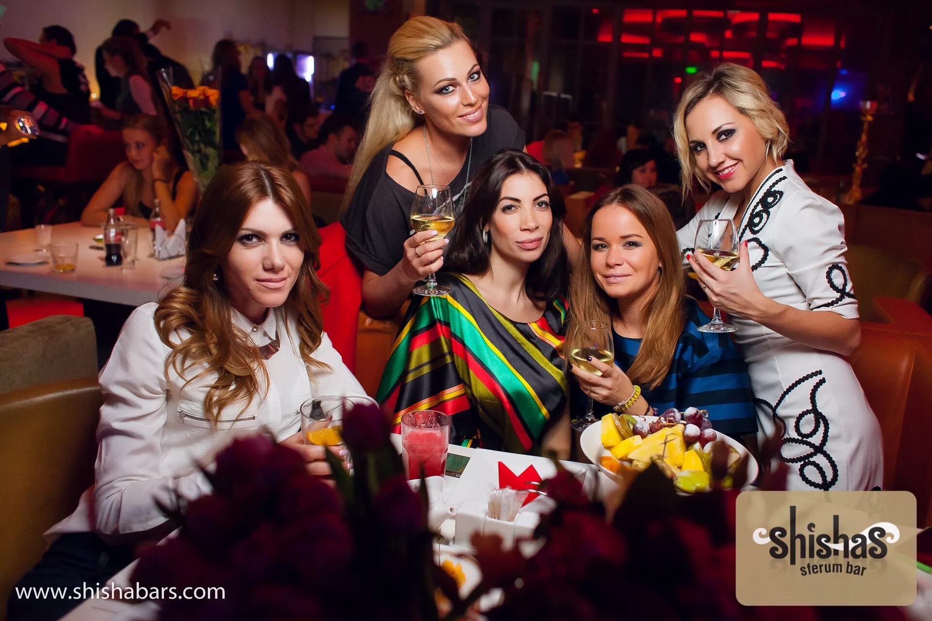 бесплатный бар песня. карат по барам. Lucky dvor. девичник афиша. караоке афиша.