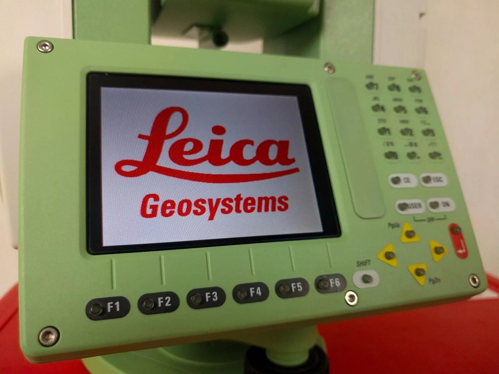 Tps1100(leica geosystems ag) taxeometri. Leica microsystems лого. Кофта leica geosystems. Leica лого. Leica лого.