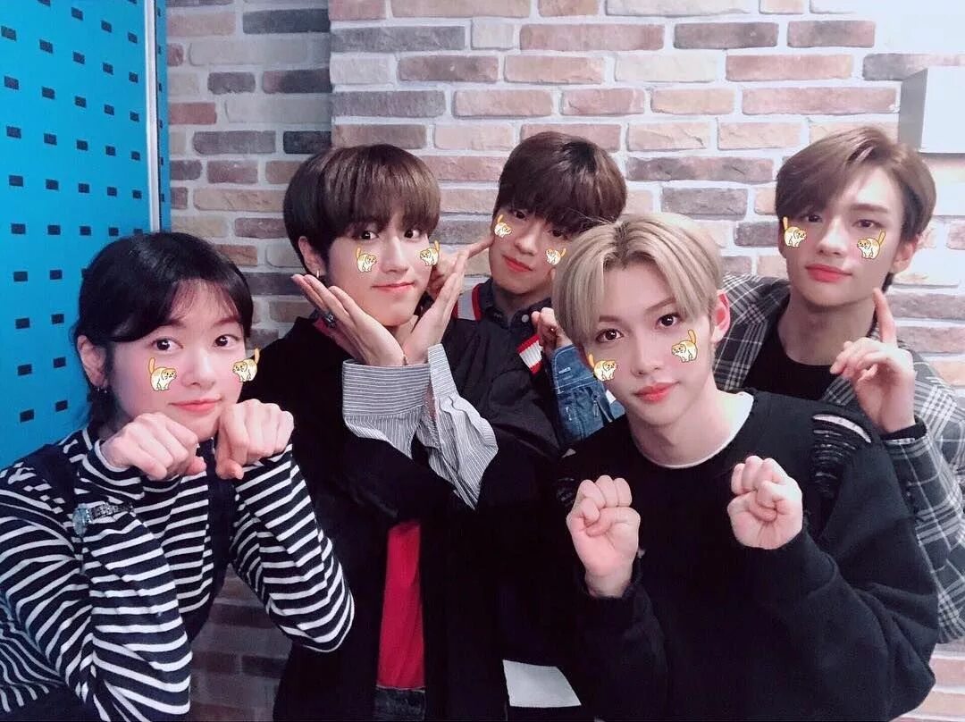 Группа stray kids 2022. 8 участник bts. Группа stray kids thunderous. Группа stray kids без юджина. Stray kids фотосессии 1080.