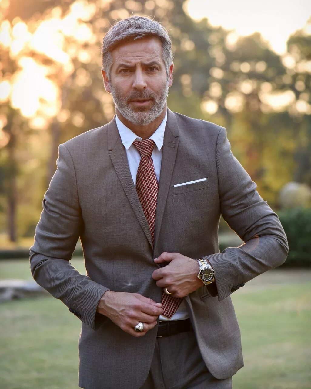 мужчина средних лет улыбается. красивые мужчины 45+. улыбающийся человек. мужчины за 40. русский зрелый мужчина.