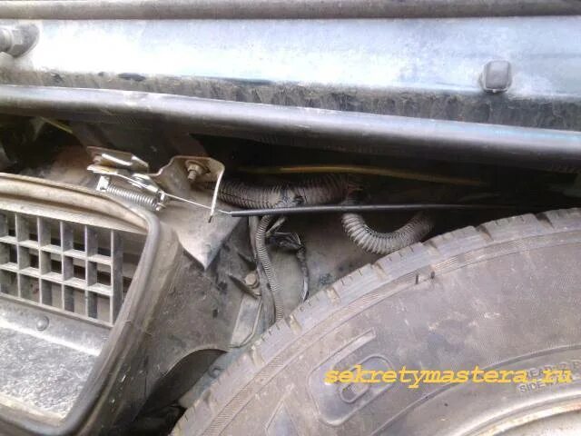 Замок открывания капота нива 2131. Замок капота нива шевроле. Как открыть капот 21214. Как открыть капот 21214. Как открыть капот 21214.