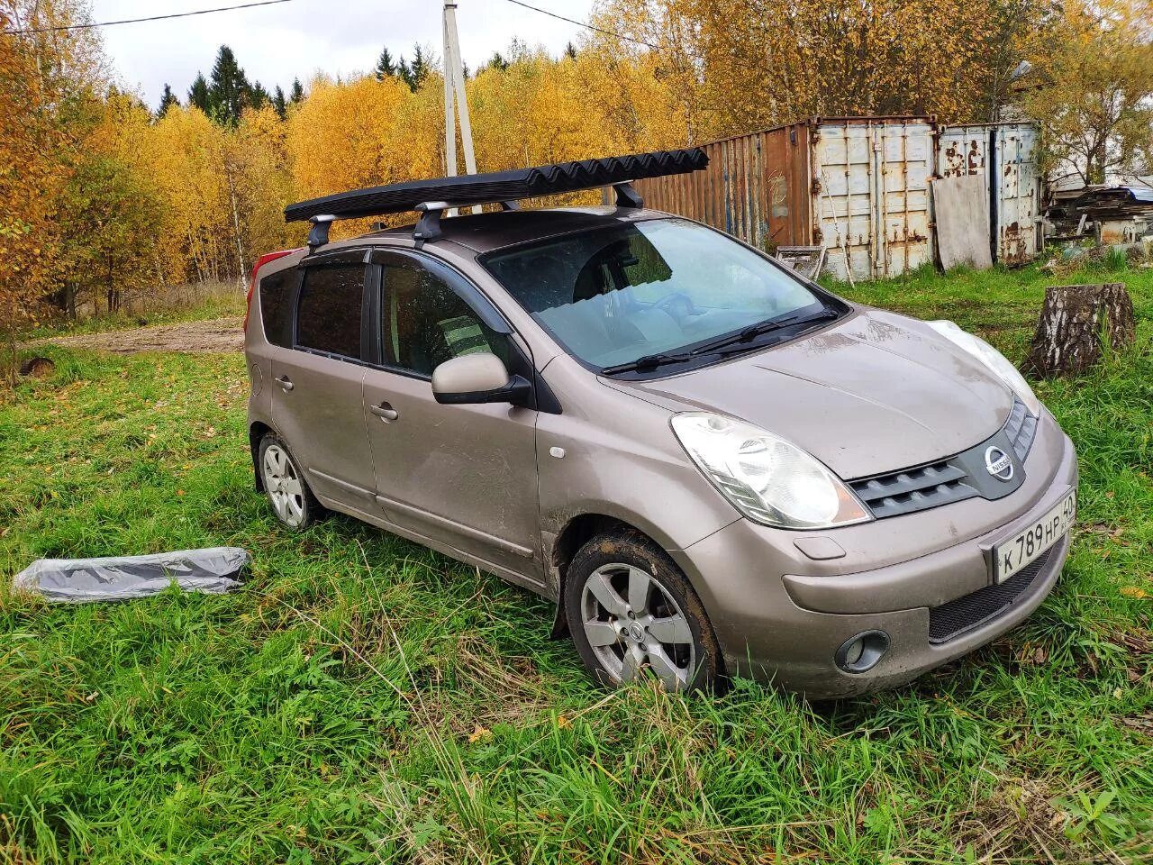 Крыша ниссан ноут. Ниссан ноут 2008. Nissan Note 1g. Ниссан ноут 208. Ниссан нот 2008 год бокс на крышу.