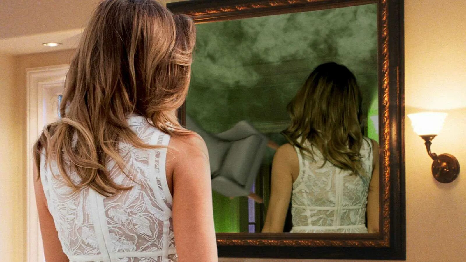 Отражение в зеркале. Отражение человека в зеркале. Девушка в зеркале. Человек пкредзеркало. Видеть свое отражение в зеркале во сне