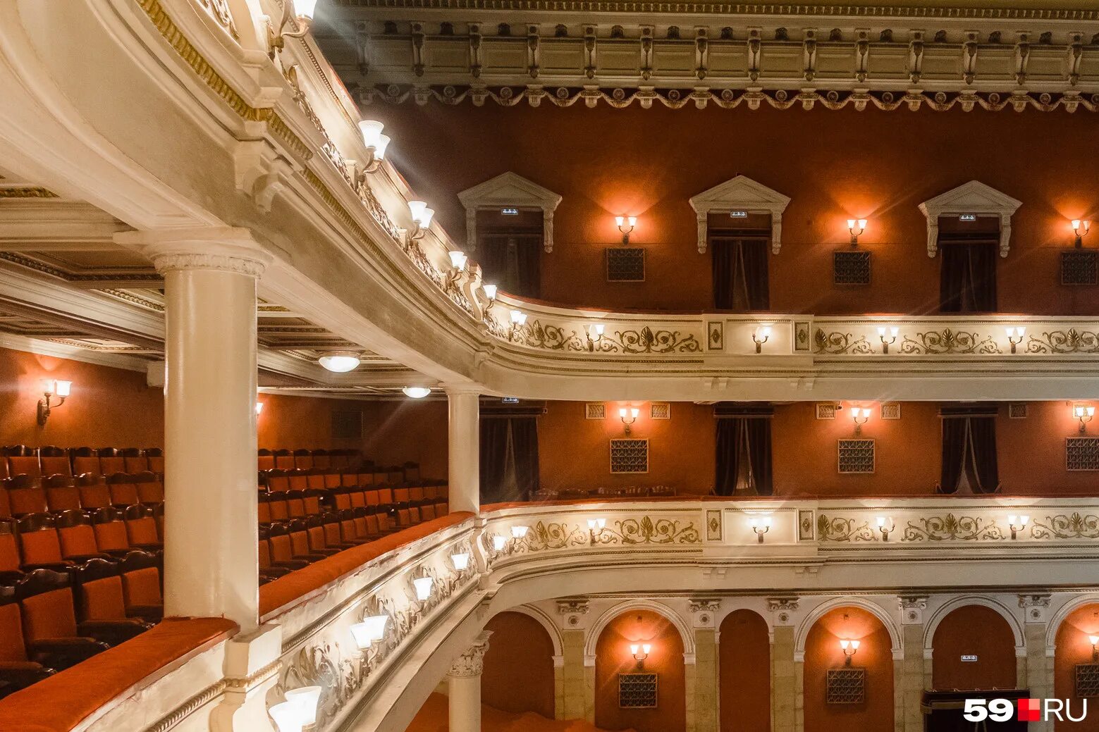 Зрительный зал дворца солдатова пермь. Пермский городской дворец культуры имени а. Г. Зал дворец солдатова пермь. Дк им солдатова пермь зал.